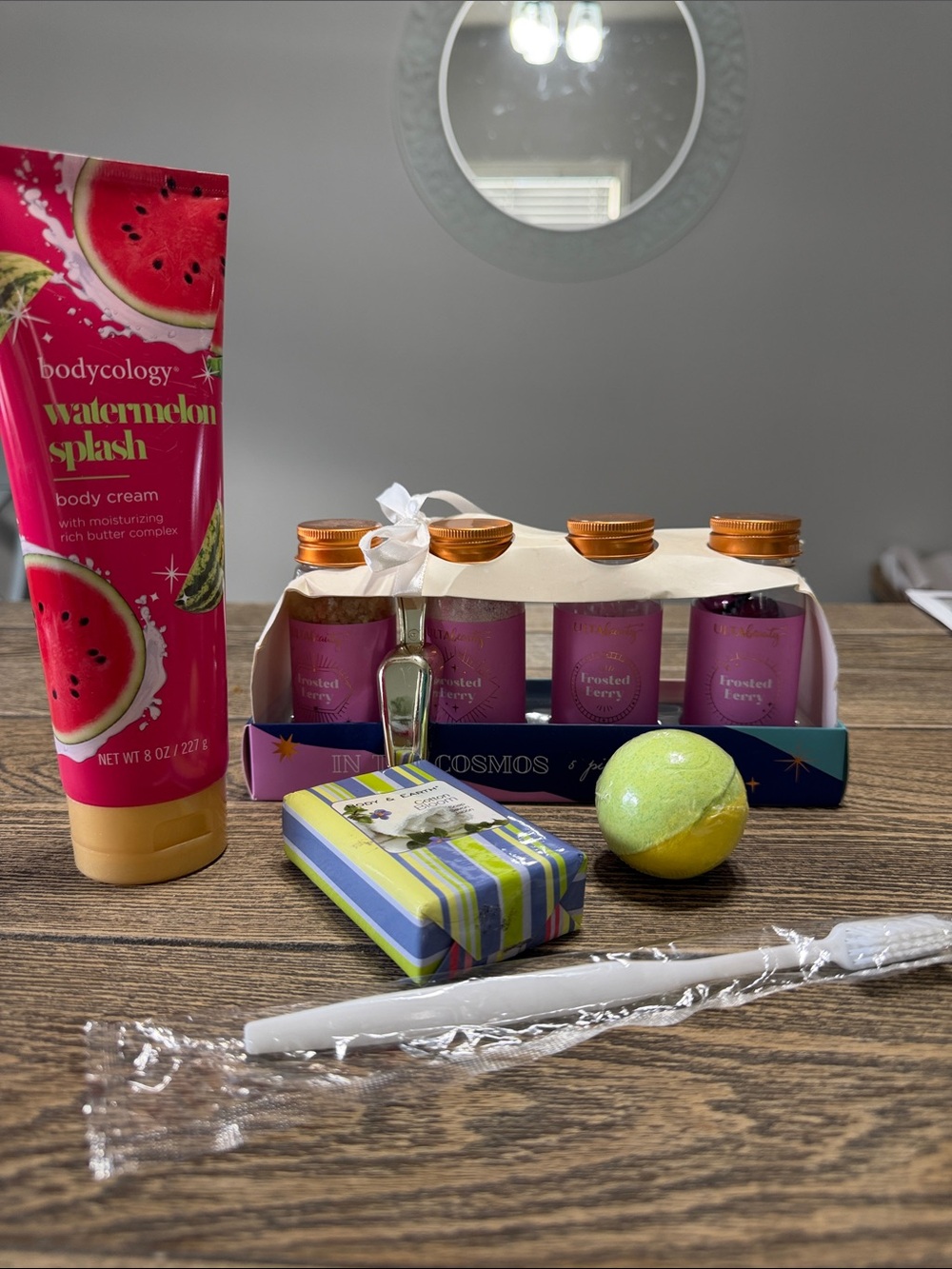 Woman/teen girls self-care gift set. Perfect for birthday or Christmas.